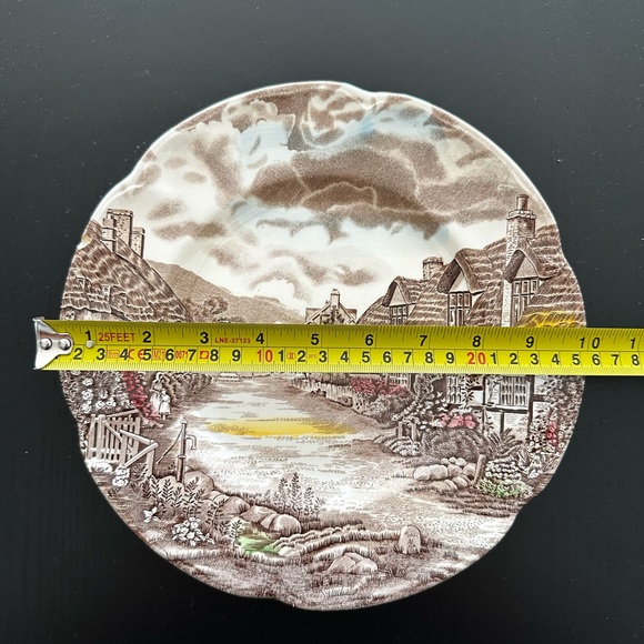 Set of 4 Johnson Bros Ceramic 10” Vintage Plates - Picture 6 of 7